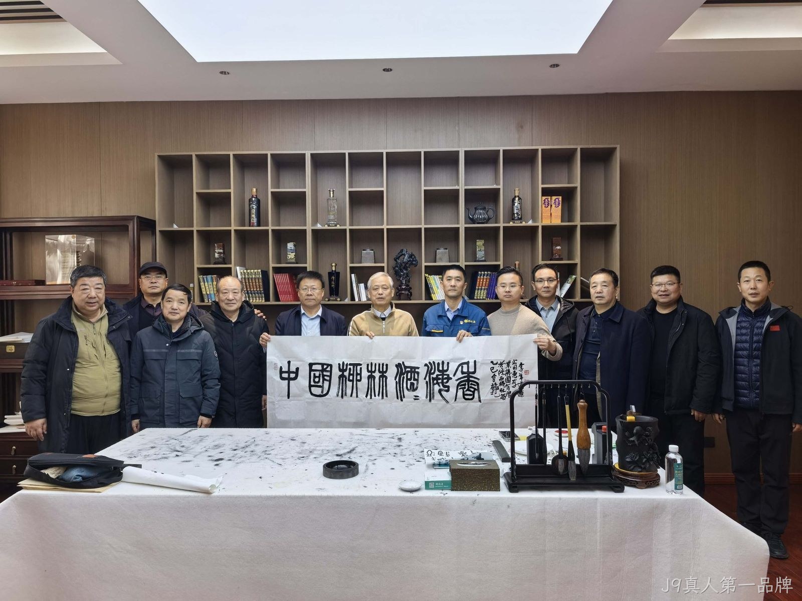  中国文化产业战略协会副主席李羊民一行莅临J9真人第一品牌参观交流